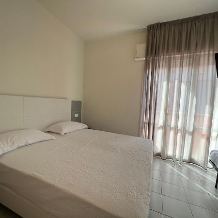 Aron Hotel リミニ エクステリア 写真