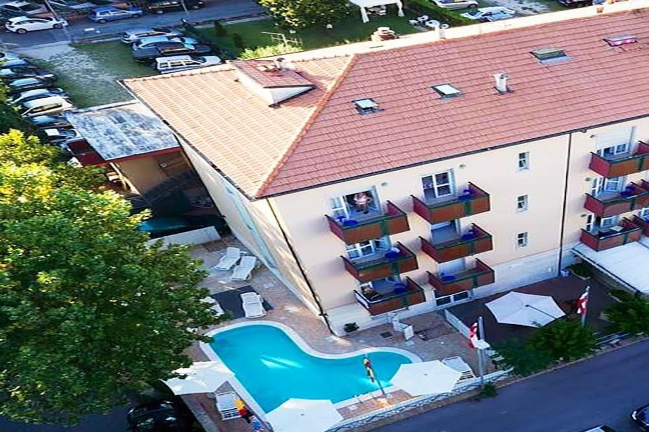 Aron Hotel リミニ エクステリア 写真