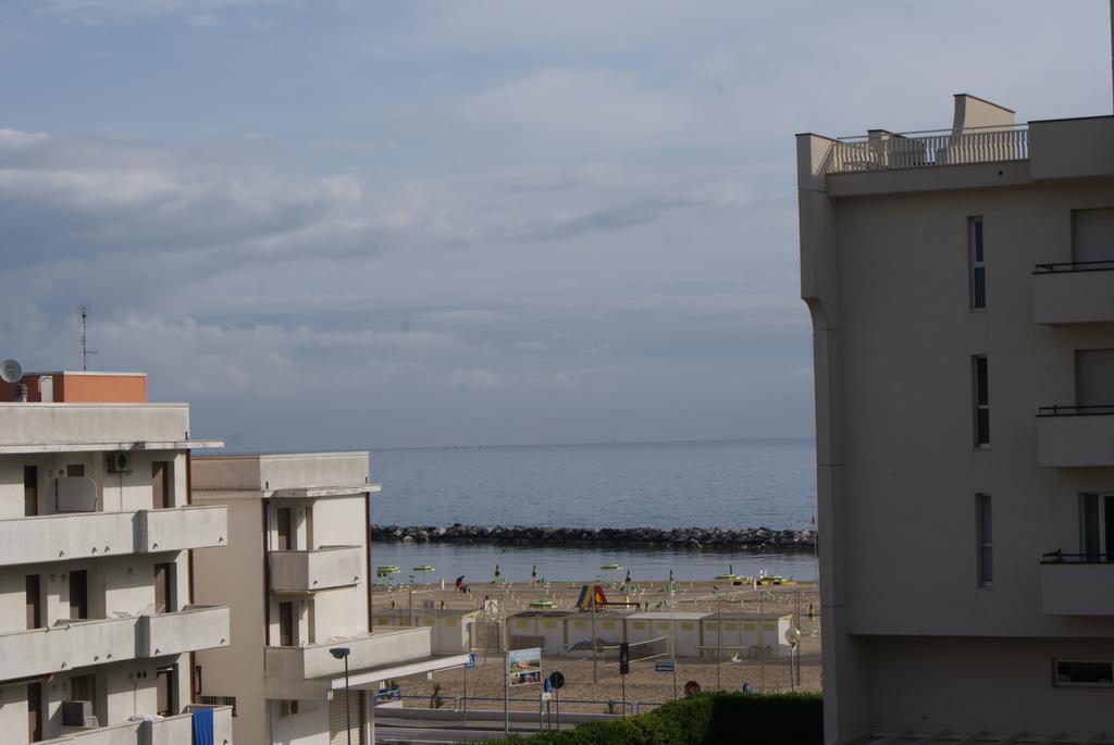Aron Hotel リミニ エクステリア 写真